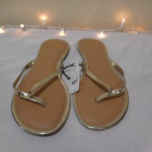 NY&C Thong Sandal Gold Shiny Thin Strap Size 9 NEW WITH TAG